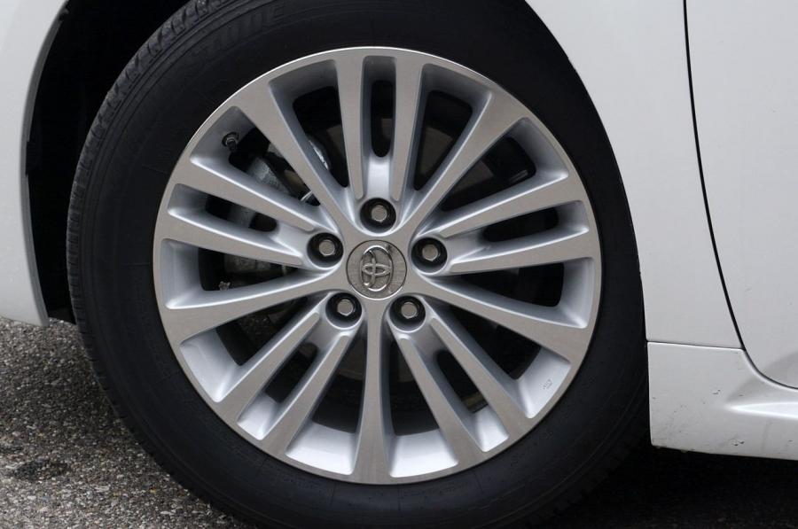  Toyota Avalon Hybrid 2013 года  (фото 42 из 42)